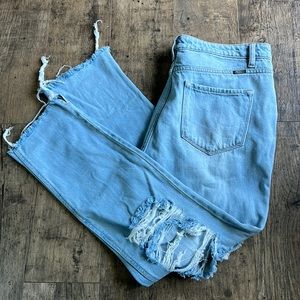 KanCan Light Wash Distressed Straight Leg Denim Jeans - 11/29